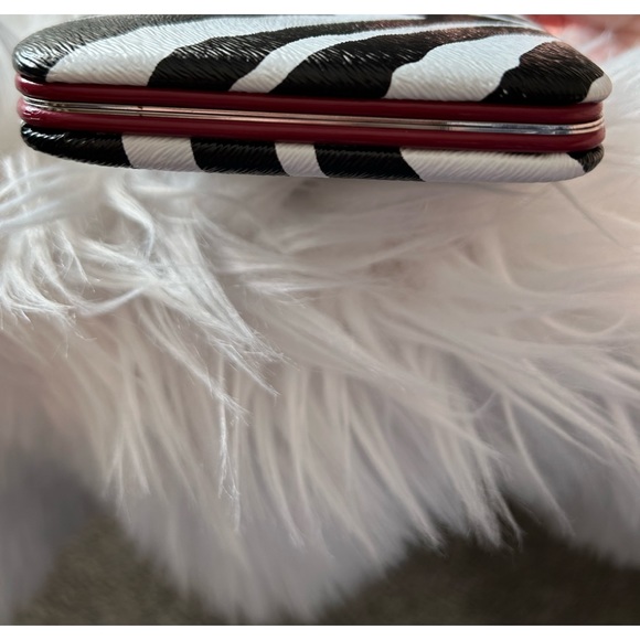 Hard Case Zebra 🦓 Print Wallet - Picture 11 of 16